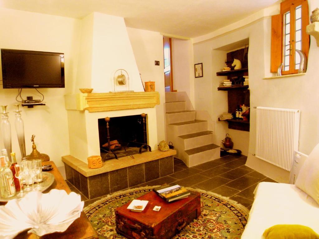 Guest House Il Borgo Di Sempronio Semproniano Phòng bức ảnh